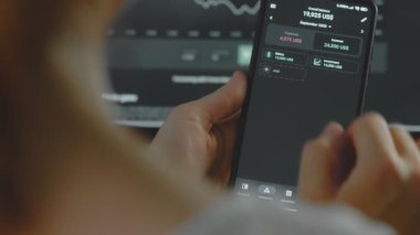 Kişi finans yönetimi uygulamasının ayarları menüsünü görüntüler.