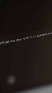 Yapay zeka görüntü oluşturucu, kullanıcı resmin tanımını öneriyor.