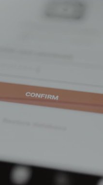 Kişi ConFIRM düğmesini seçsin.
