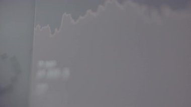 Bitcoin 'in fiyat hareketlerini güncel fiyatla ve son görülen düşük fiyatla gösteren mali tablo, gözlük yoluyla bakın.