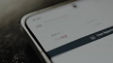 Banka işlemi bir debit ve potansiyel sıfır dengesi gösteriyor.