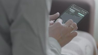 Siber saldırı haritasını küresel ölçekte gören kişi.