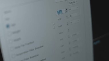 Bilgisayardaki kişisel tıbbi özet formunu tamamlama görüntüsü