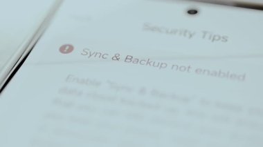 Eşzamanlama ve yedeklemenin şu anda etkin olmadığını belirten güvenlik ipuçları, kullanıcı şimdi FIX seçeneğini tıklıyor.