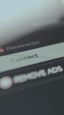 Kullanıcı tıklamaları Bir VPN bağlantısı kurmak için Bağlantı, ağ hız izleme arayüzü.