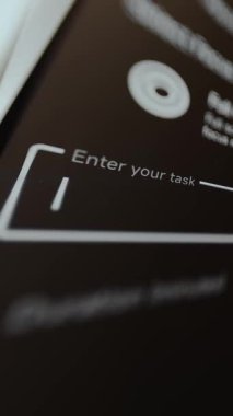 Kullanıcı arayüzü istemcisi Bir girdi alanı ile Görevinizi girin.