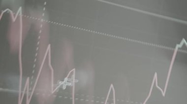 Fib Retracement teknik analiz aracı kullanan tüccar.