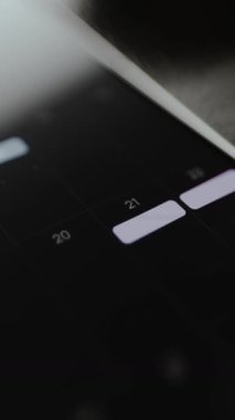 Bir dijital aygıt üzerinde takvim uygulaması.