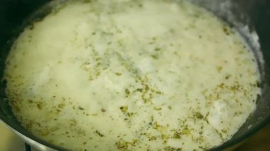 Fırında tavuk pişirmek için sos..