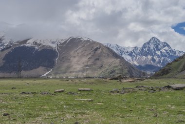 Kafkas Dağları, Georgia karla kaplı tepeler