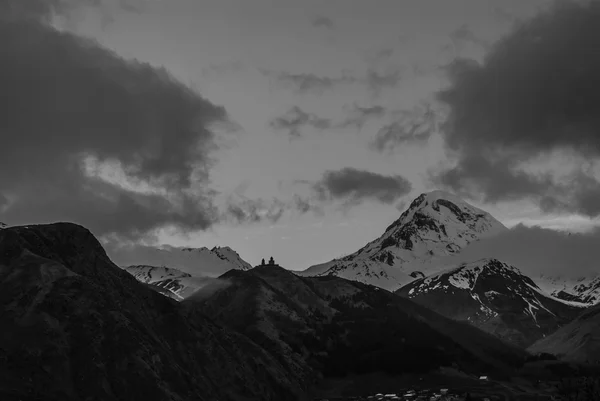 Snow-covered mount Kazbek at dawn, Georgia black and white — Stock Photo, Image