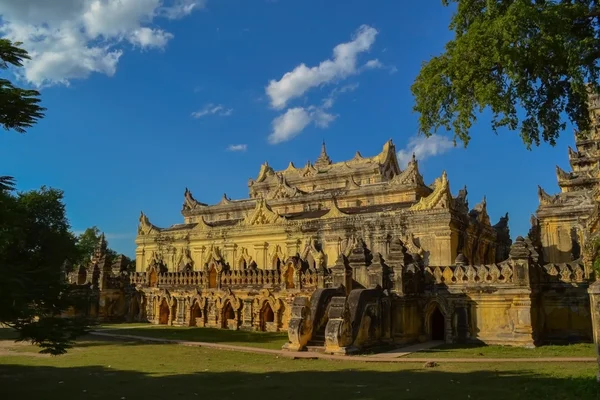 Chrám Maha Aungmye Bonzan klášter v Inwa, Mandalay, Myanmar. — Stock fotografie