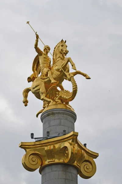 St 乔治雕像在自由广场-第比利斯，格鲁吉亚 — 图库照片