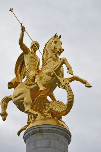 Первая георгиевская статуя на площади Свободы - Цхинвал, Грузия — стоковое фото
