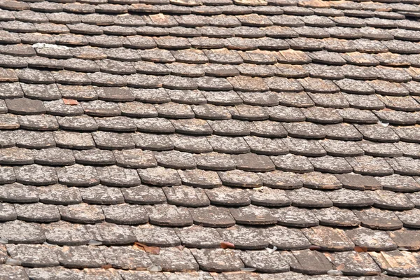 Velho telhado de azulejo. Contexto — Fotografia de Stock