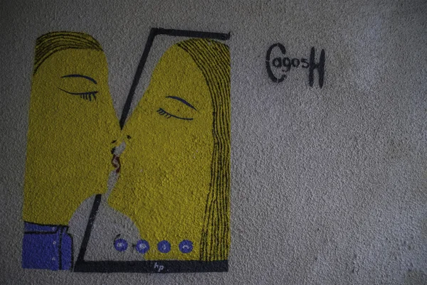 Tiflis, Georgia. 05 mayo 2015. Graffiti niñas besándose —  Fotos de Stock