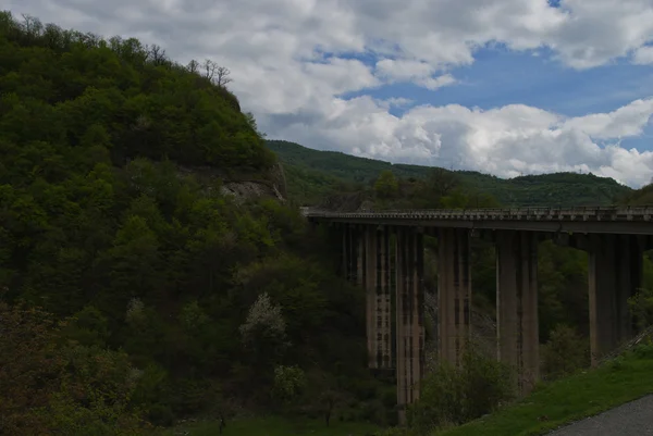 Gruzińska droga wojenna, most — Zdjęcie stockowe