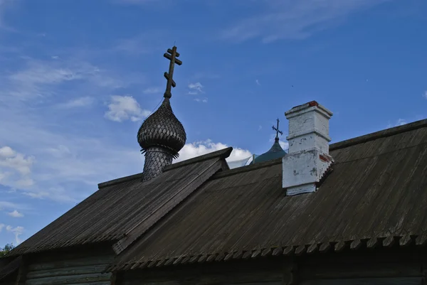 La chiesa ortodossa di legno di Dmitry Solunsky a Staraya Ladoga città — Foto Stock