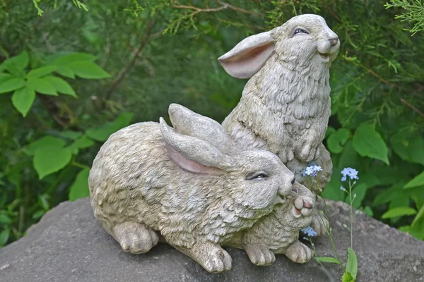 Hasenfamilie, Keramikfiguren — Stockfoto