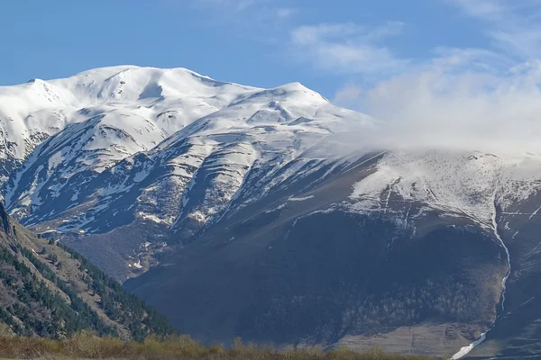 Karla kaplı dağlar. Kafkas Dağları, Georgia