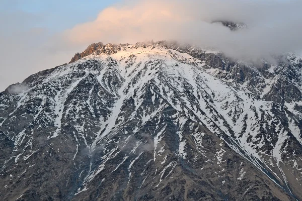 The last rays of the sun on the mountaintop, Georgia — Stock Photo, Image