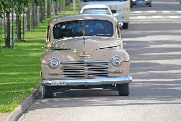 Porvoo, Finlandia - 25 de julio de 2015: Chevrolet Plymouth 1950, coche retro — Foto de Stock