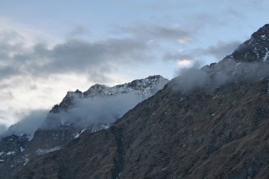Kafkas Dağları, Georgia karla kaplı tepeler