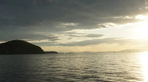 Japon denizinde gün batımı