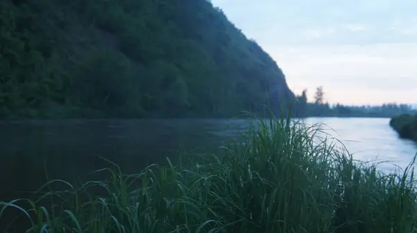 Sera sul fiume, crepuscolo sul fiume — Foto Stock