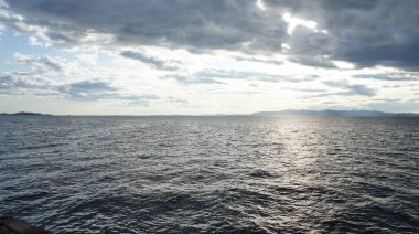 Japon denizinde gün batımı