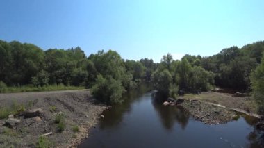 Köprüden dağ nehri manzarası