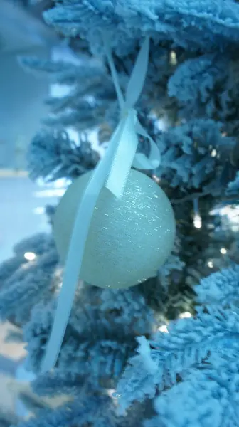 Bal sur l'arbre de Noël, bonne année — Photo