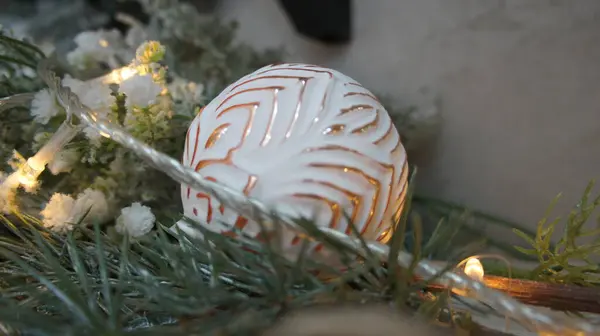 Noel ağacında bir top, Noel ağacı oyuncağı