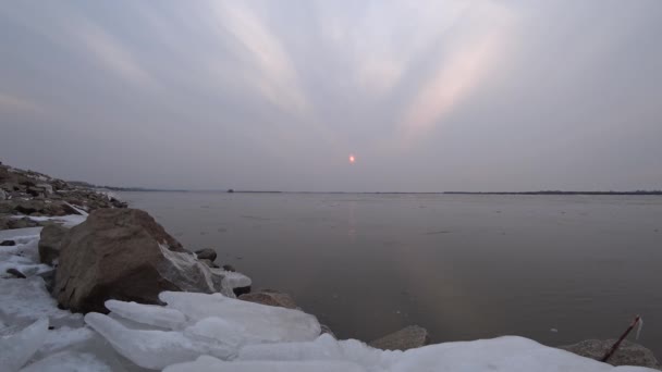 Cloudy sunset on the big river, ice drift on the river — Stock Video