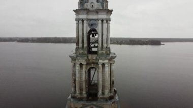 Aziz Niklas Katedrali 'nin çan kulesi Kolyazin Tver Bölgesi 