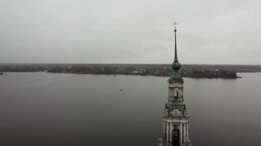 Aziz Niklas Katedrali 'nin çan kulesi Kolyazin Tver Bölgesi 