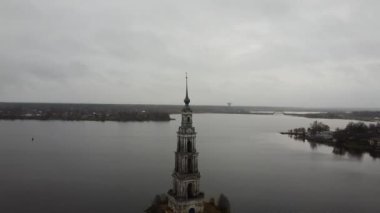 Aziz Niklas Katedrali 'nin çan kulesi Kolyazin Tver Bölgesi 