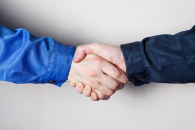 İşçi karşılıklı duran güvenilir bir ortaklık için yakın çekim