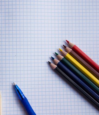 Okul ve yaratıcılık için kırtasiye malzemeleri.