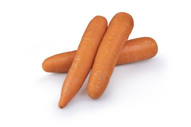 Havuçlar, kullanışlı vitamin ve mineraller açısından zengin beyaz bir zemin üzerinde ayrılır..