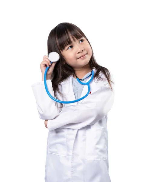 Niña Sonriente Uniforme Médico Sosteniendo Estetoscopio Cuidado Salud Concepto Médico — Foto de Stock