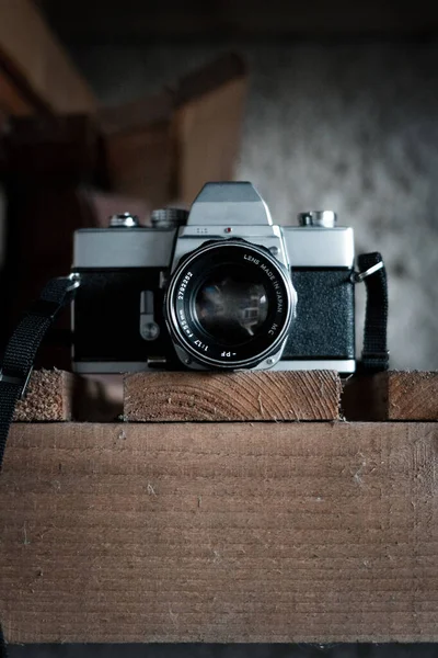 Film Camera Wooden Shelf Full Firewood — Stock Photo, Image