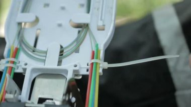 Bir internet sağlayıcı kablosu kuruluyor