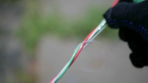 光纤集线器电缆上的人工插头 — 图库视频影像