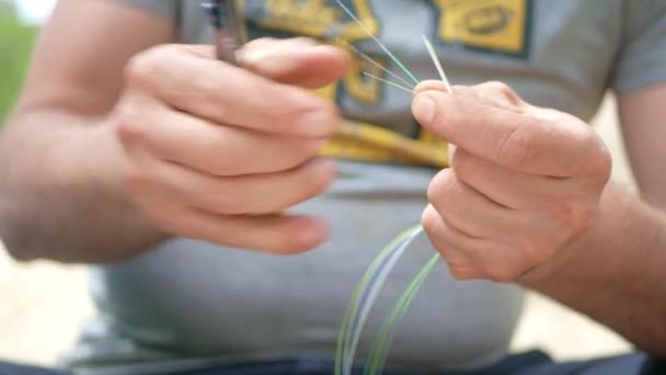 Man plugging in a fiber optic hub cable — Stock Video