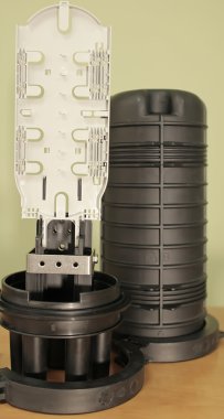 Masaüstünde optik girişli.