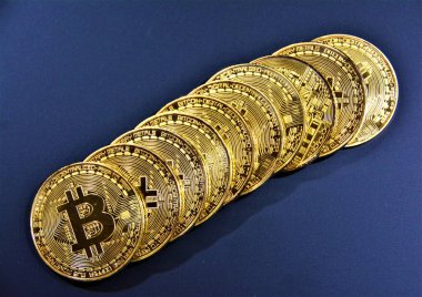 Bitcoin, 2009 yılında yaratılmış bir kriptopara birimidir. Bitcoin takası adı verilen pazarlar, insanların farklı para birimleri kullanarak bitcoin alıp satmasına olanak sağlıyor..