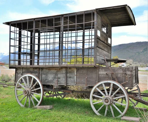 老马拉车 用来运送囚犯回西部荒野 — 图库照片