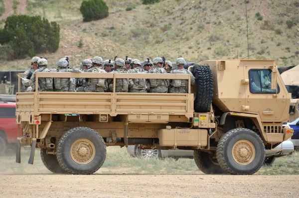 Lastbil Usa Soldater Som Förs Till Okänd Plats För Ett — Stockfoto