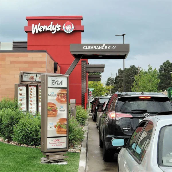 Conduce Través Restaurantes Como Este Restaurante Comida Rápida Wendy Ubicado — Foto de Stock